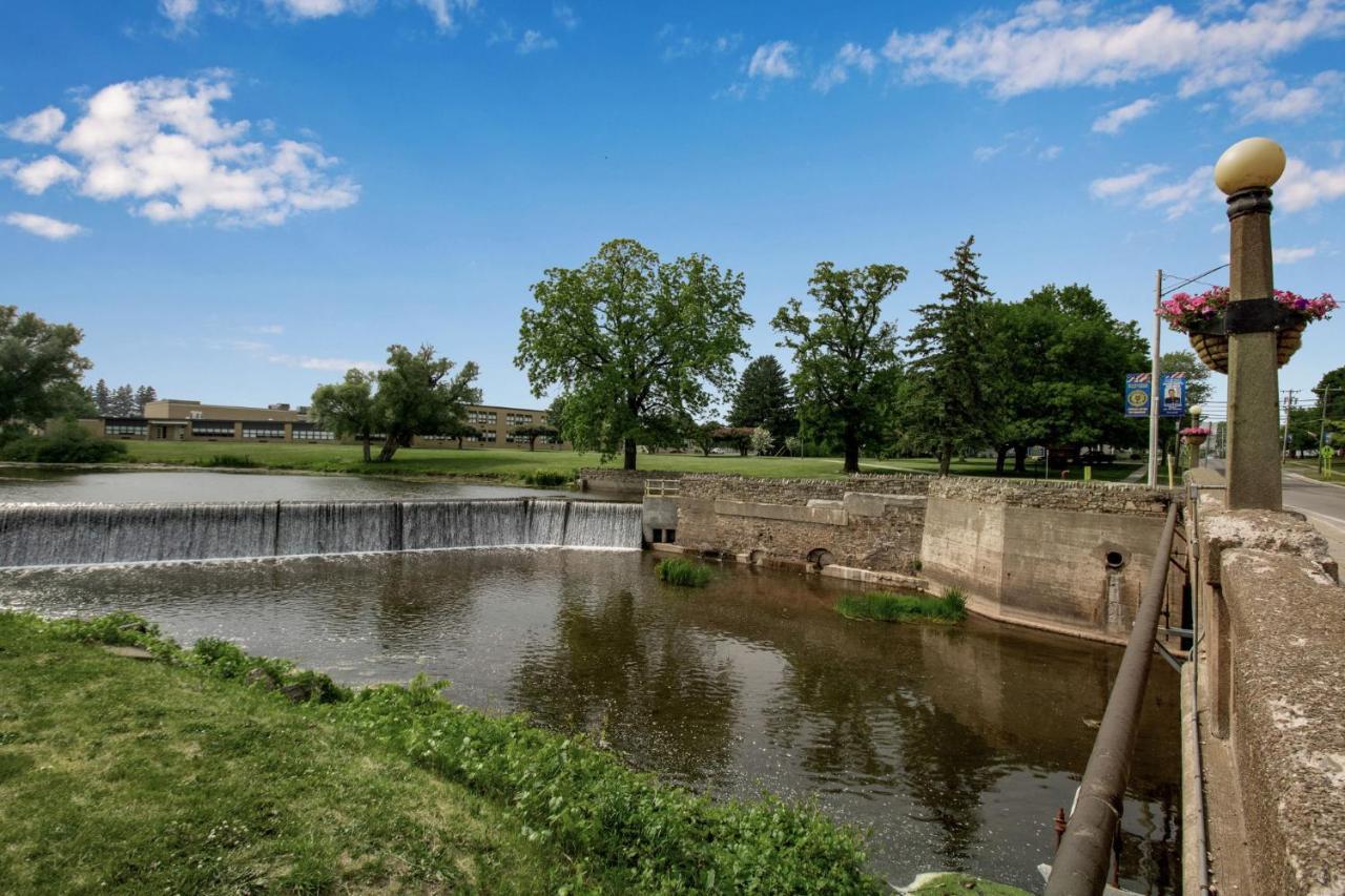 Webber Hotel Lyndonville Экстерьер фото